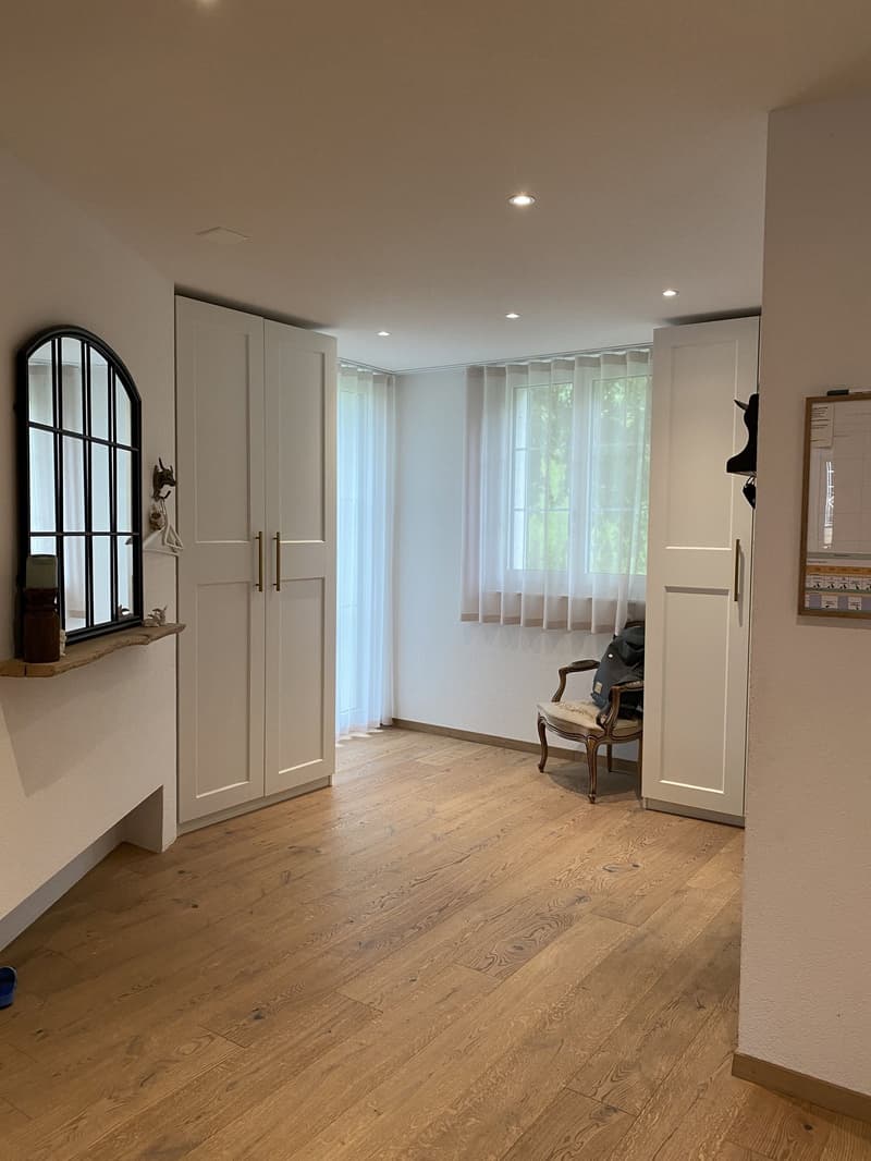 Grosszügiges Bauernhaus mit Bachlauf und wunderschönem altem Baumbestand (4)