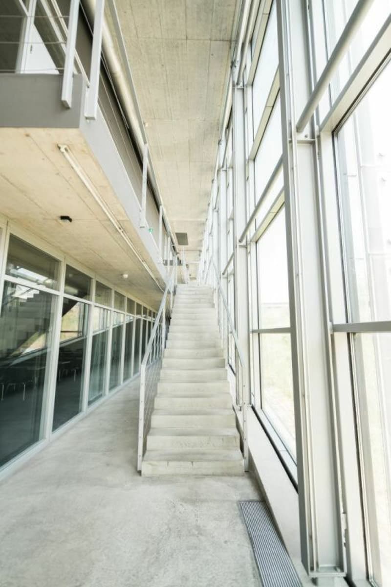 Espaces de bureau représentatifs avec extras particuliers (10)