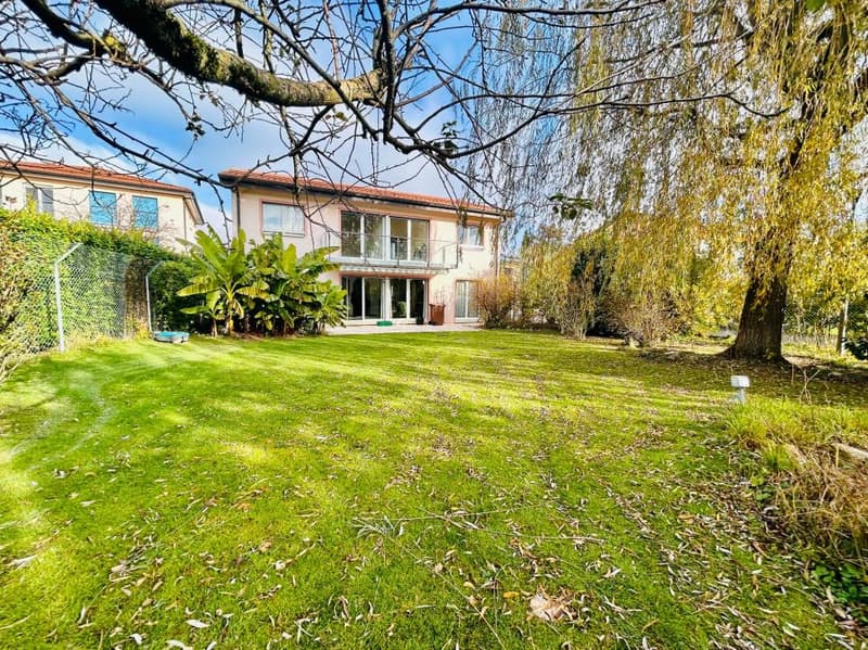Belle et grande villa individuelle proches du LEb et de toutes commodités