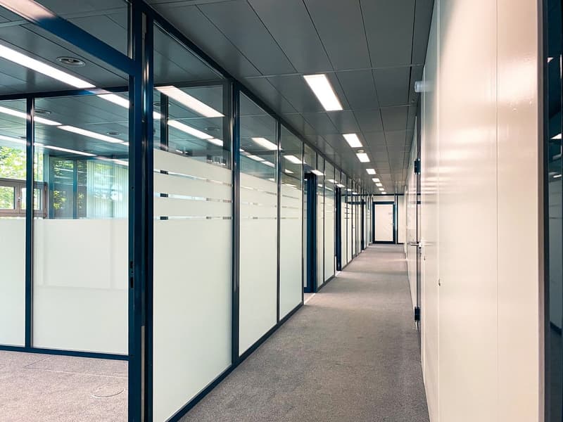 Helle Büroräume in ruhiger Lage in Baar, Gewerbegebiet Ruessen zu vermieten (2)