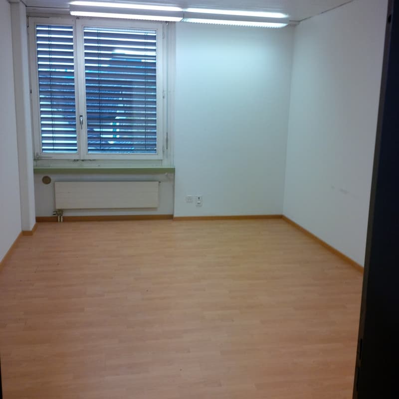 Büro- oder Praxisraum ca. 18m2 im Zentrum Effimärt (2)