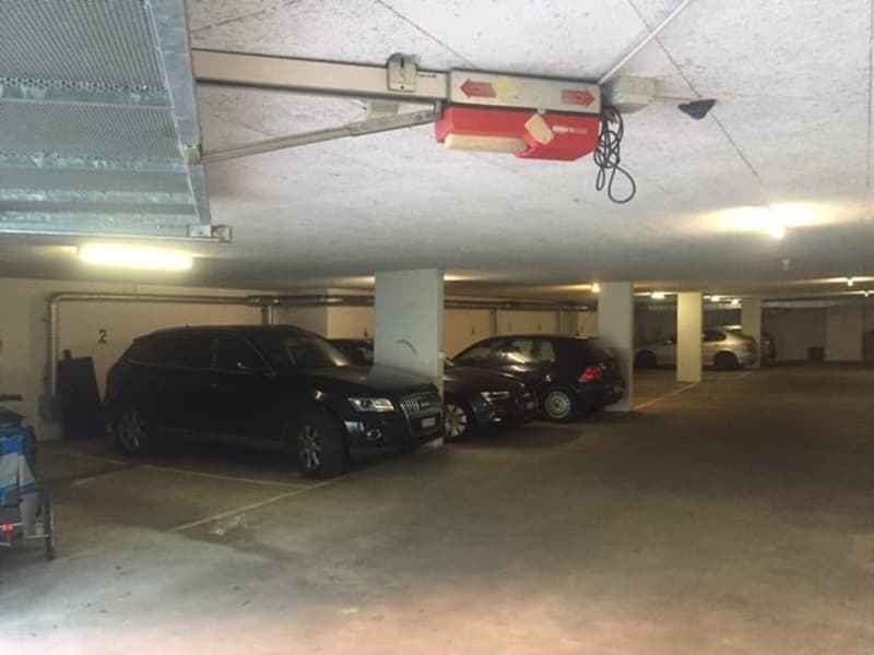 Tiefgaragen- Parkplatz (1)