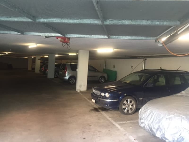 Tiefgaragen- Parkplatz (2)