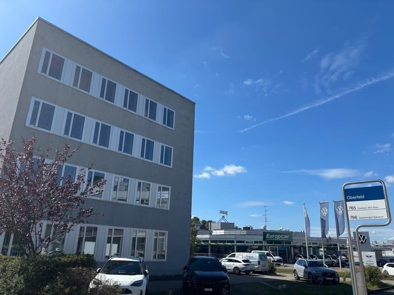 Ausgebautes Büro im 1. OG an zentraler Lage in Kloten mit Parkplatzmöglichkeiten (13)