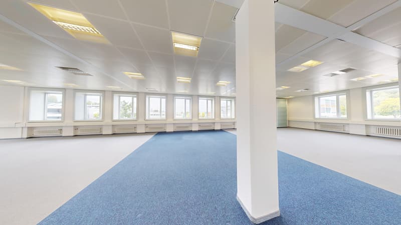 Ausgebautes Büro im 1. OG an zentraler Lage in Kloten mit Parkplatzmöglichkeiten (3)