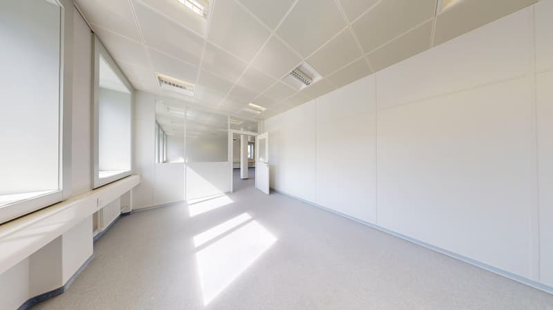 Ausgebautes Büro im 1. OG an zentraler Lage in Kloten mit Parkplatzmöglichkeiten (6)