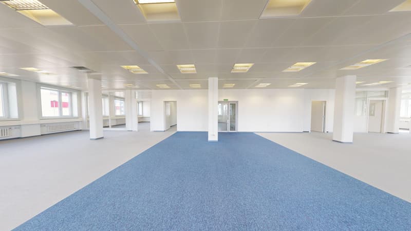 Ausgebautes Büro im 1. OG an zentraler Lage in Kloten mit Parkplatzmöglichkeiten (4)