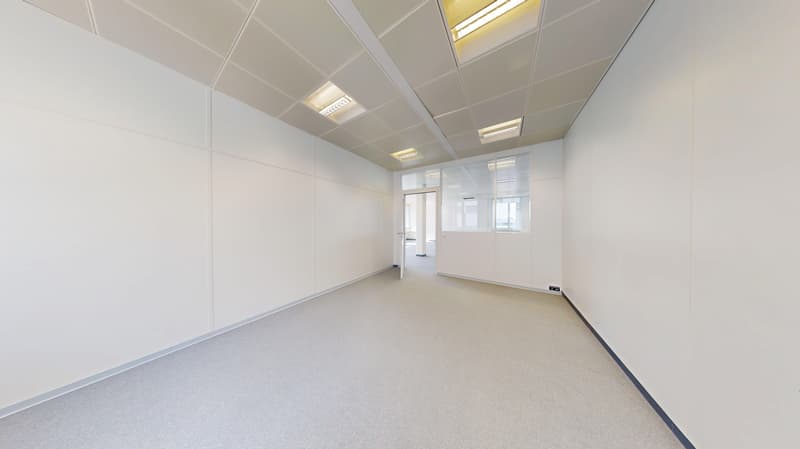 Ausgebautes Büro im 1. OG an zentraler Lage in Kloten mit Parkplatzmöglichkeiten (7)