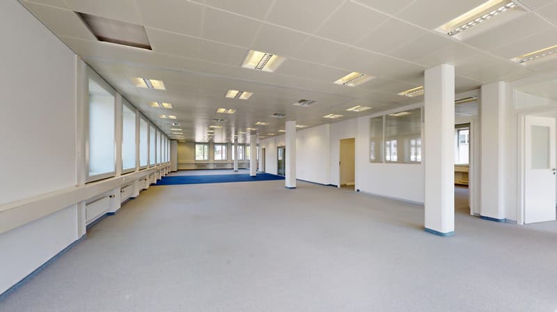 Ausgebautes Büro im 1. OG an zentraler Lage in Kloten mit Parkplatzmöglichkeiten (2)