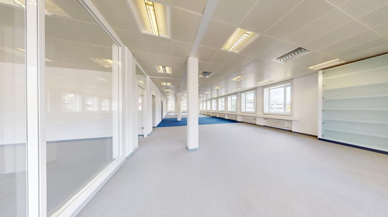 Ausgebautes Büro im 1. OG an zentraler Lage in Kloten mit Parkplatzmöglichkeiten (1)