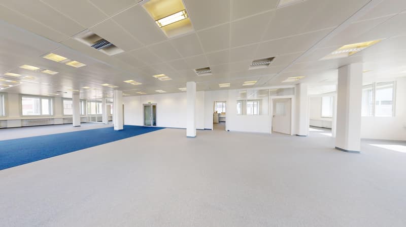Ausgebautes Büro im 1. OG an zentraler Lage in Kloten mit Parkplatzmöglichkeiten (5)