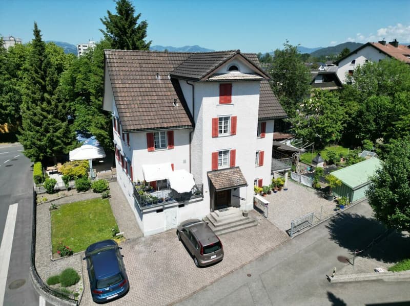 Dreifamilienhaus an sonniger und zentraler Lage mit grossem Entwicklungspotenzial (6)