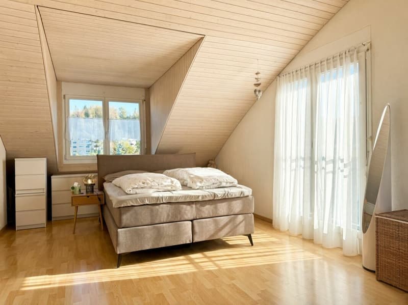 Grosszügiges 6.5-Zimmer-Doppeleinfamilienhaus mit Wintergarten an ruhiger und sonniger Wohnlage (5)