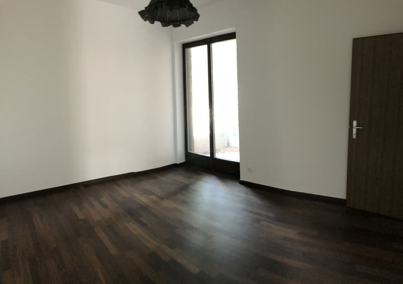 3.5 loc. ZONA CENTRALE VICINO ALLA STAZIONE CON VISTA (6)