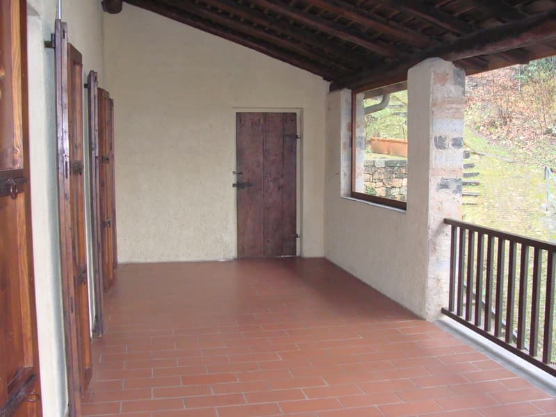 SPAZIOSA CASA DI NUCLEO CON GIARDINO (6)