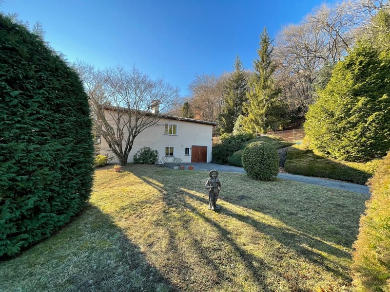 VILLA BIFAMILIARE IN POSIZIONE DOMINANTE CON MAGNIFICA VISTA (6)