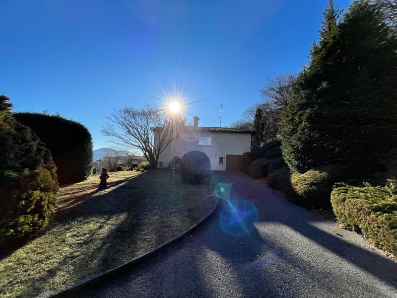 VILLA BIFAMILIARE IN POSIZIONE DOMINANTE CON MAGNIFICA VISTA (9)