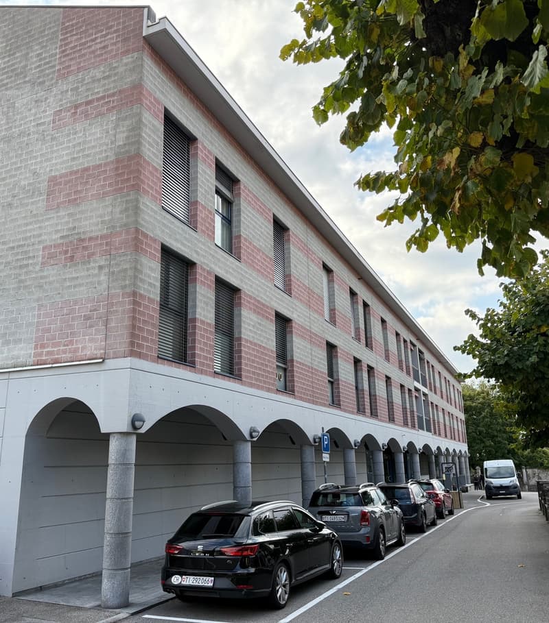 Bel 2.5 loc. in comodissima posizione tranquilla - ultimo piano (1)
