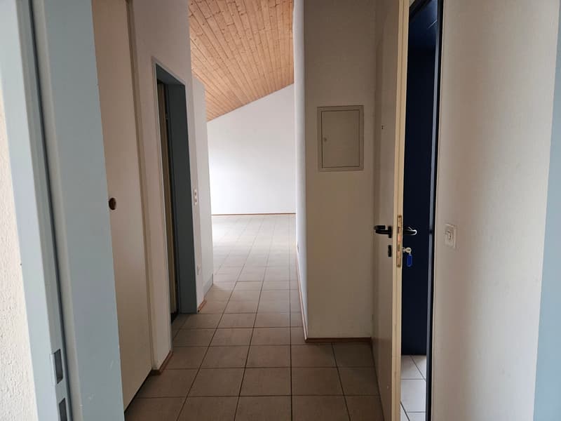 Bel 2.5 loc. in comodissima posizione tranquilla - ultimo piano (3)