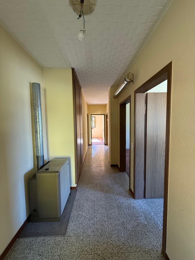 Casa unifamiliare, ampliabile, comoda con due ampi garage (8)