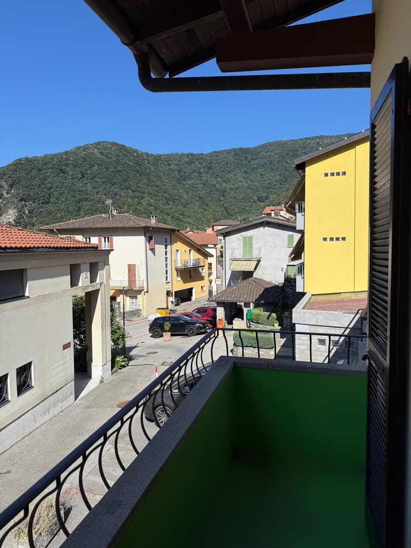 Casa unifamiliare, ampliabile, comoda con due ampi garage (4)
