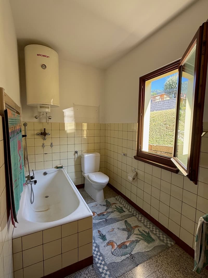 Casa unifamiliare, ampliabile, comoda con due ampi garage (9)