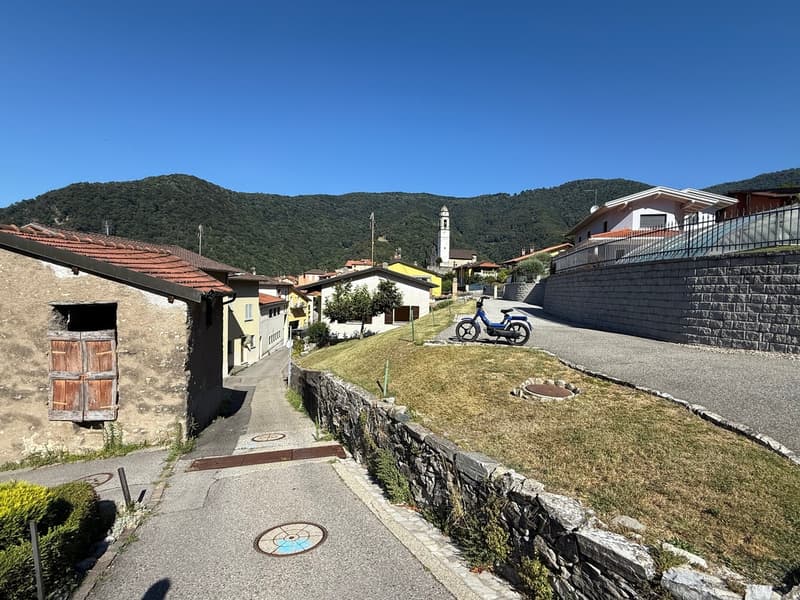 Casa unifamiliare, ampliabile, comoda con due ampi garage (5)
