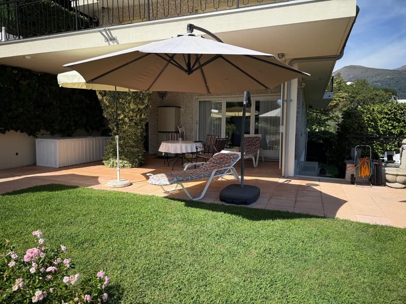 Villetta Uni o Bifamiliare con bella vista aperta e piscina (5)