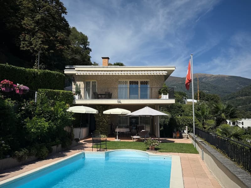 Villetta Uni o Bifamiliare con bella vista aperta e piscina (2)