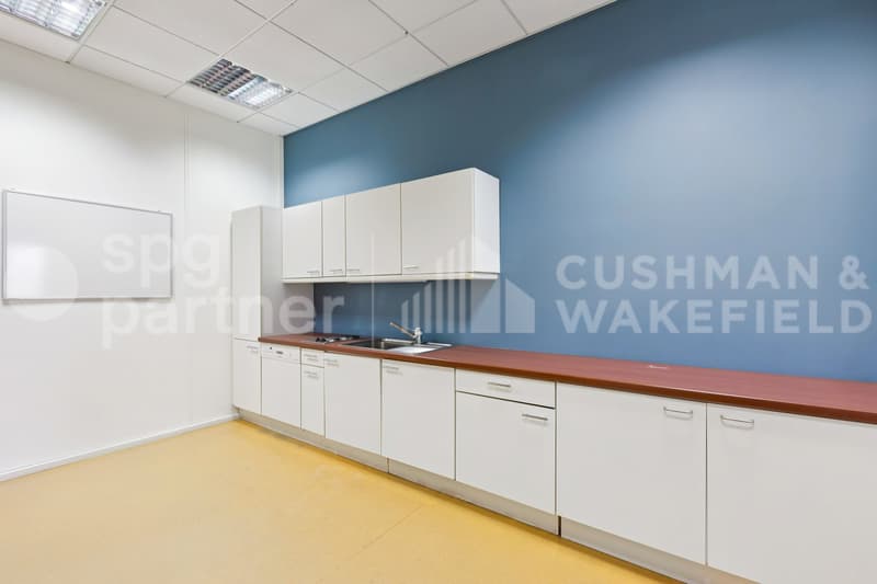 Surface artisanale et administrative au coeur de la ZODIM - Grand-Puits 42 (8)