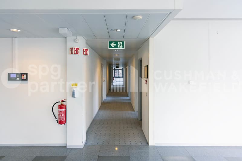 Bureaux et surfaces industrielles de 2?842 m² - Veyrot 11 (9)
