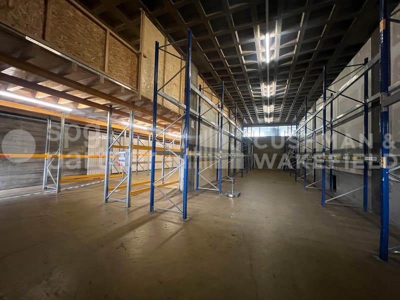 Jeunes 23 - Grande surface de stockage fonctionnelle de 1?500 m², zone industrielle stratégique (8)