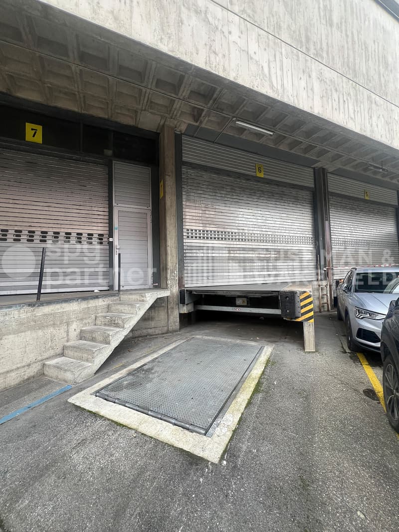 Jeunes 23 - Grande surface de stockage fonctionnelle de 1?500 m², zone industrielle stratégique (6)