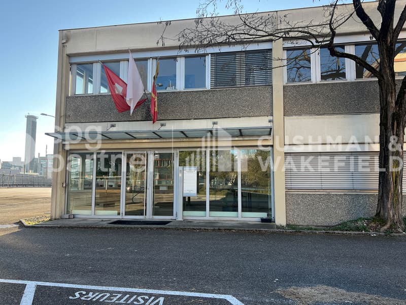 Lignon ? Surface de 312 m² en RDC pour activité artisanale ou showroom (1)