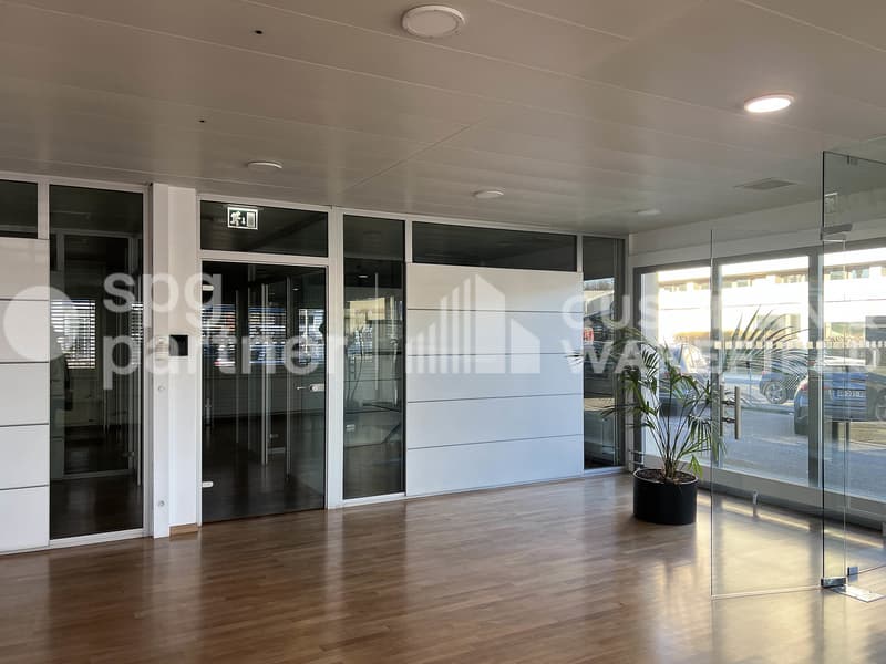Lignon ? Surface de 312 m² en RDC pour activité artisanale ou showroom (2)