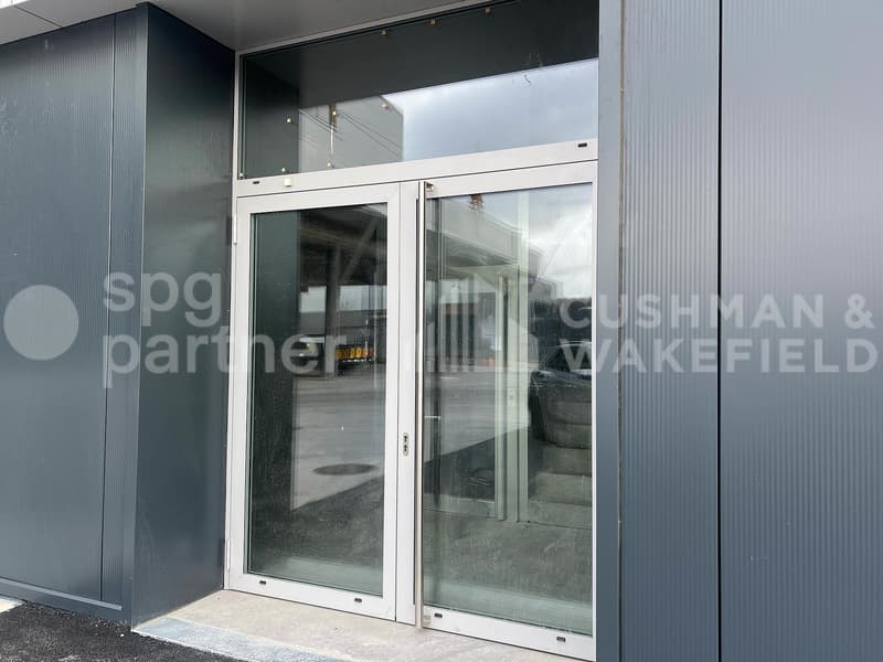 Atelier / dépôt en rez-de-chaussée de 300 m² en zone industrielle de Satigny (4)