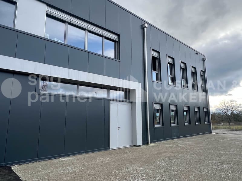 Atelier / dépôt en rez-de-chaussée de 300 m² en zone industrielle de Satigny (2)