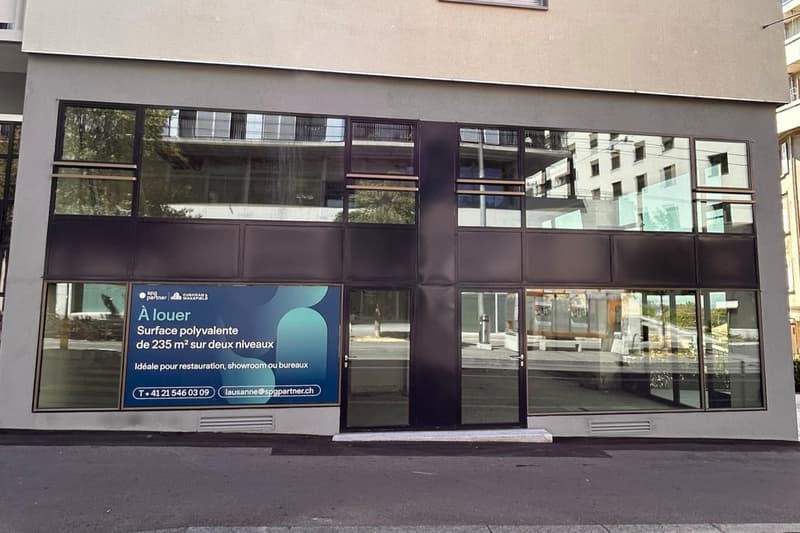 Arcade commerciale lumineuse de 235 m² sur deux niveaux - Morges 163 (2)