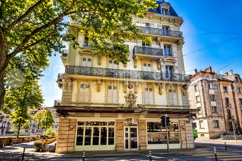 Arcade commerciale équipée de 495 m², vitrine de plain-pied avec terrasse - Tunnel 20 (1)