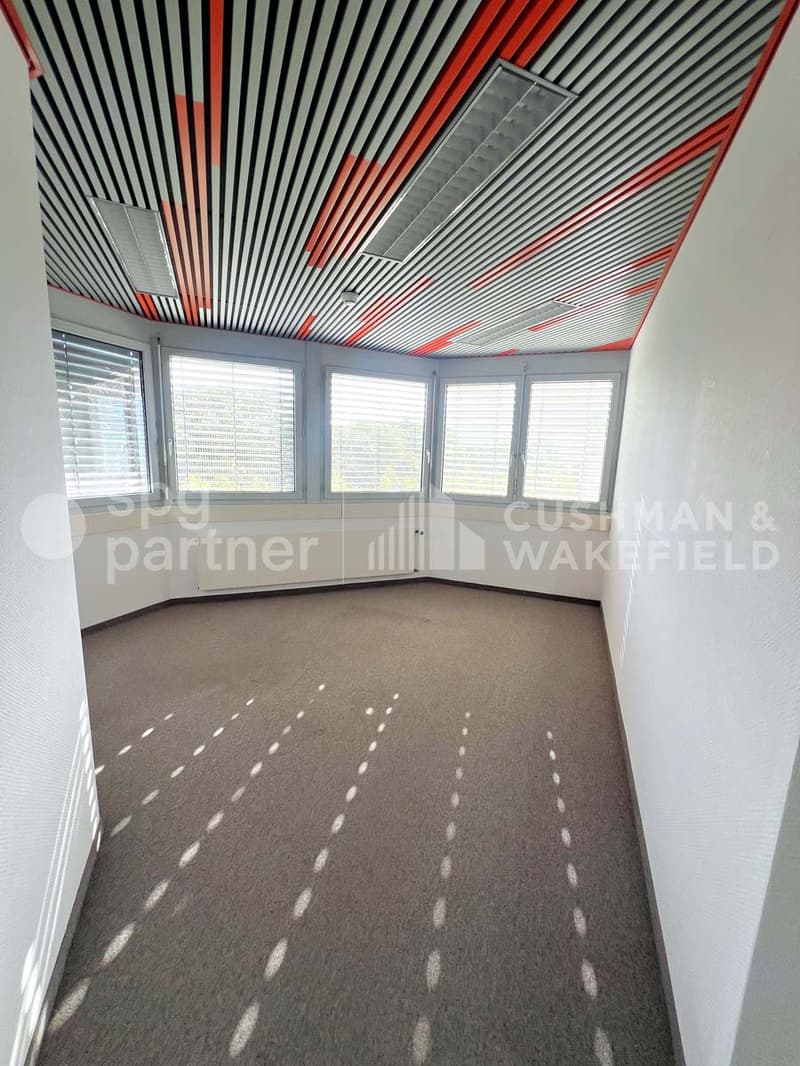 Bureaux lumineux et fonctionnels disponibles à la location ou à la vente - St-Cergue 297 (8)