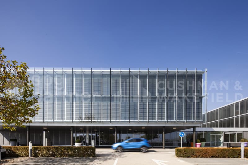 A-One Business Center Bureaux Plug & Play avec vue sur le Lac (7)