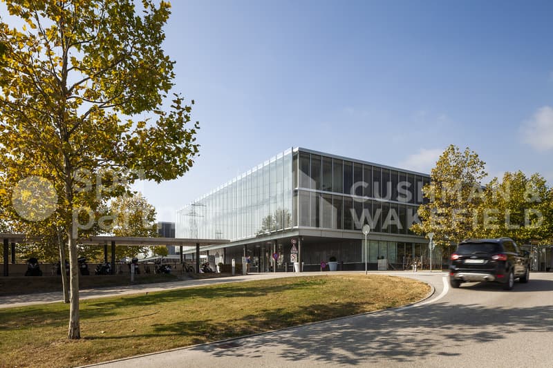 A-One Business Center Bureaux Plug & Play avec vue sur le Lac (8)