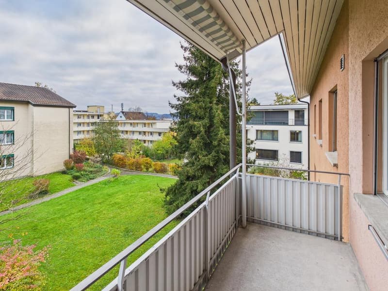 Charmante 2-Zimmer-Wohnung mit Balkon in Zürich-Witikon (3)