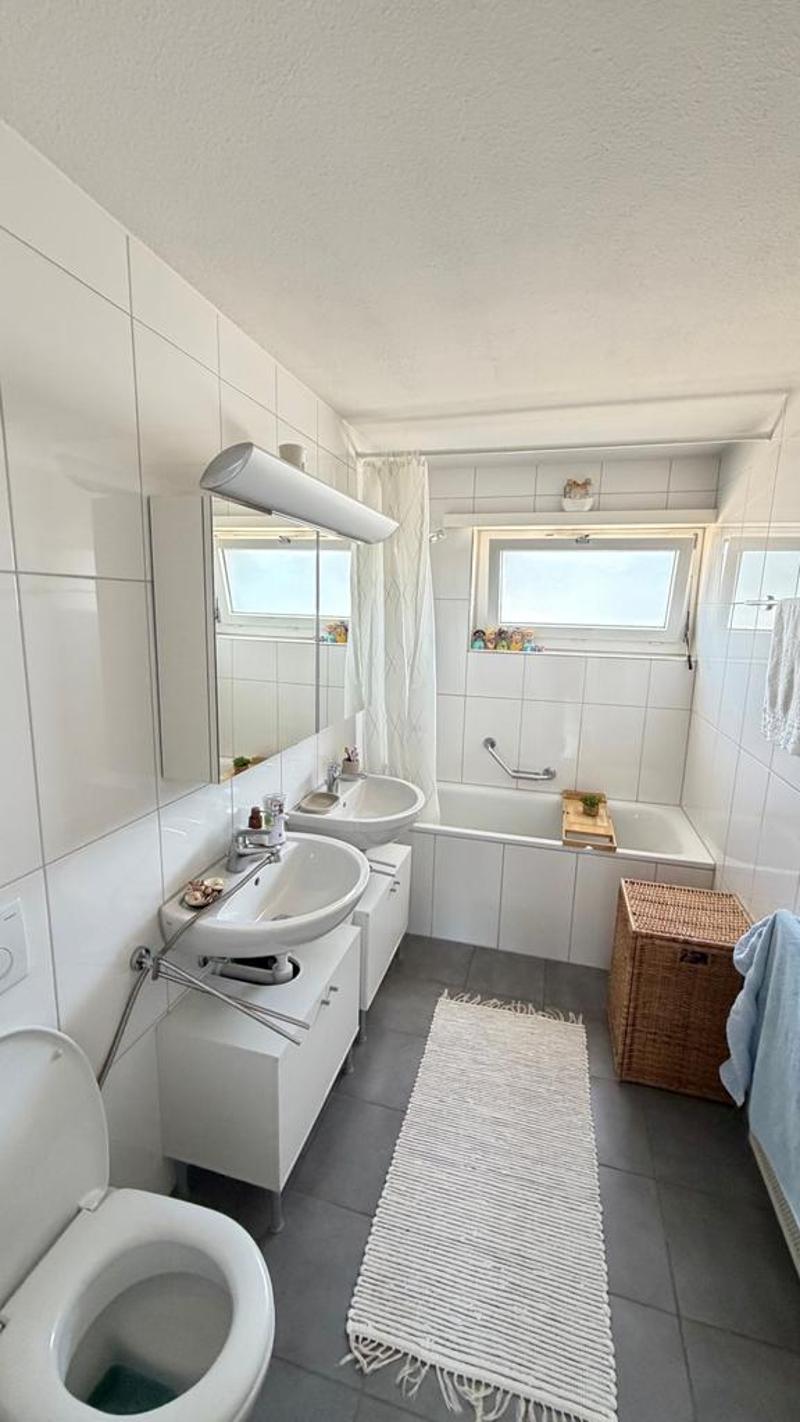 Grosszügige 4.5 Zimmerwohnung im 11. Stock (4)