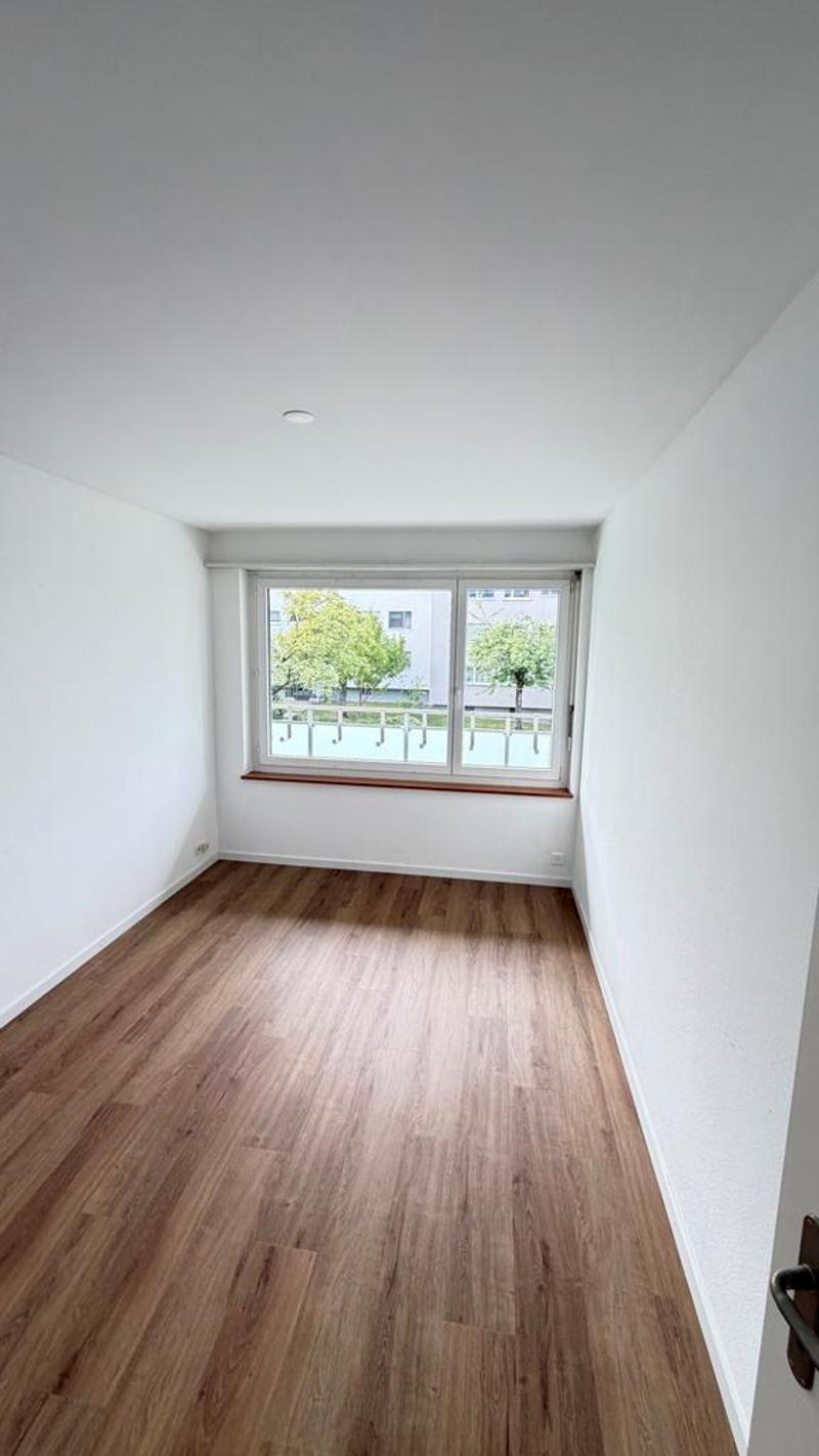 Charmante renovierte 4 Zimmerwohnung im Grünen (2)