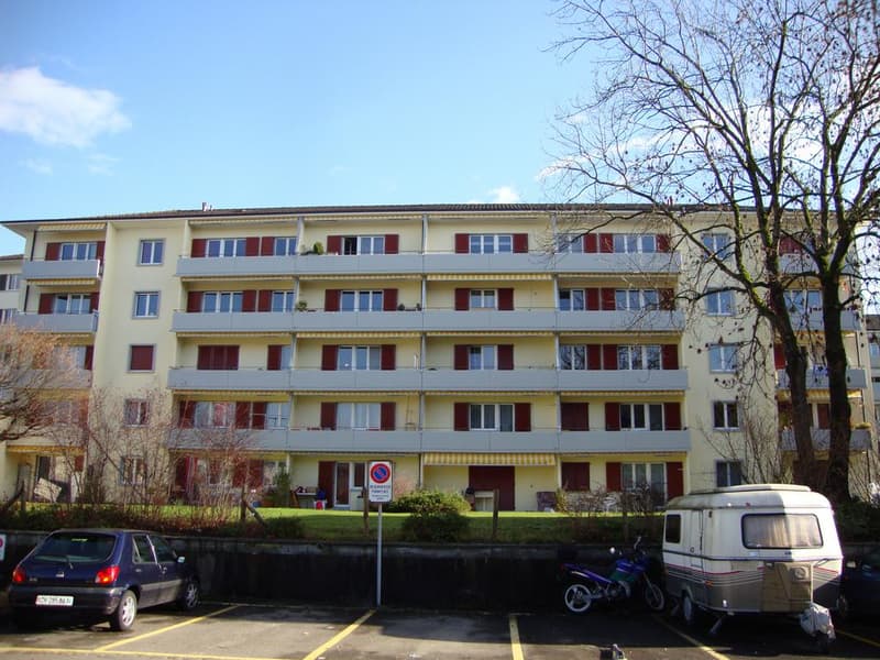 Einstellplatz per sofort zu vermieten! (2)