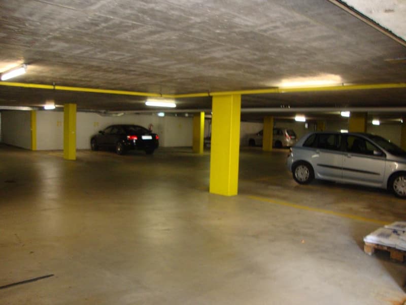Einstellplatz per sofort zu vermieten! (3)