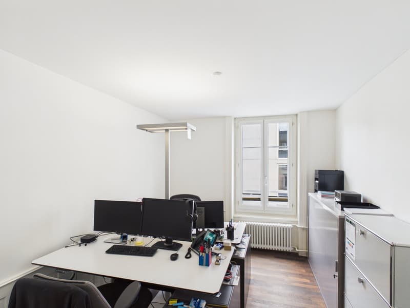 Vollausgebaut und Erstklassig - Büroflächen im Herzen von Zürich (14)