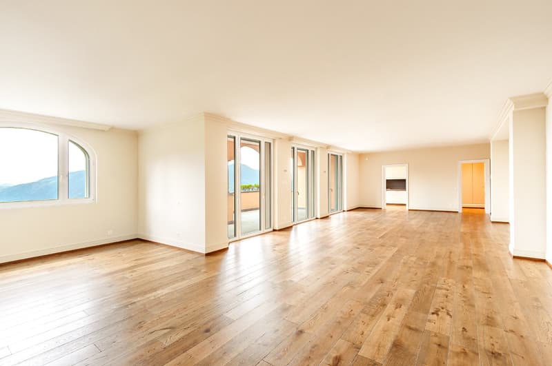 COLLINA D'ORO-AGRA - Lussuoso appartamento di 340 mq con ampia loggia e vista lago (Rif. 303) (1)