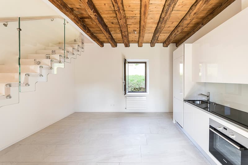 Affittasi luminoso appartamento duplex di 55 mq con giardino (7)